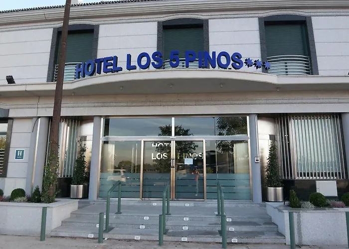 Los 5 Pinos